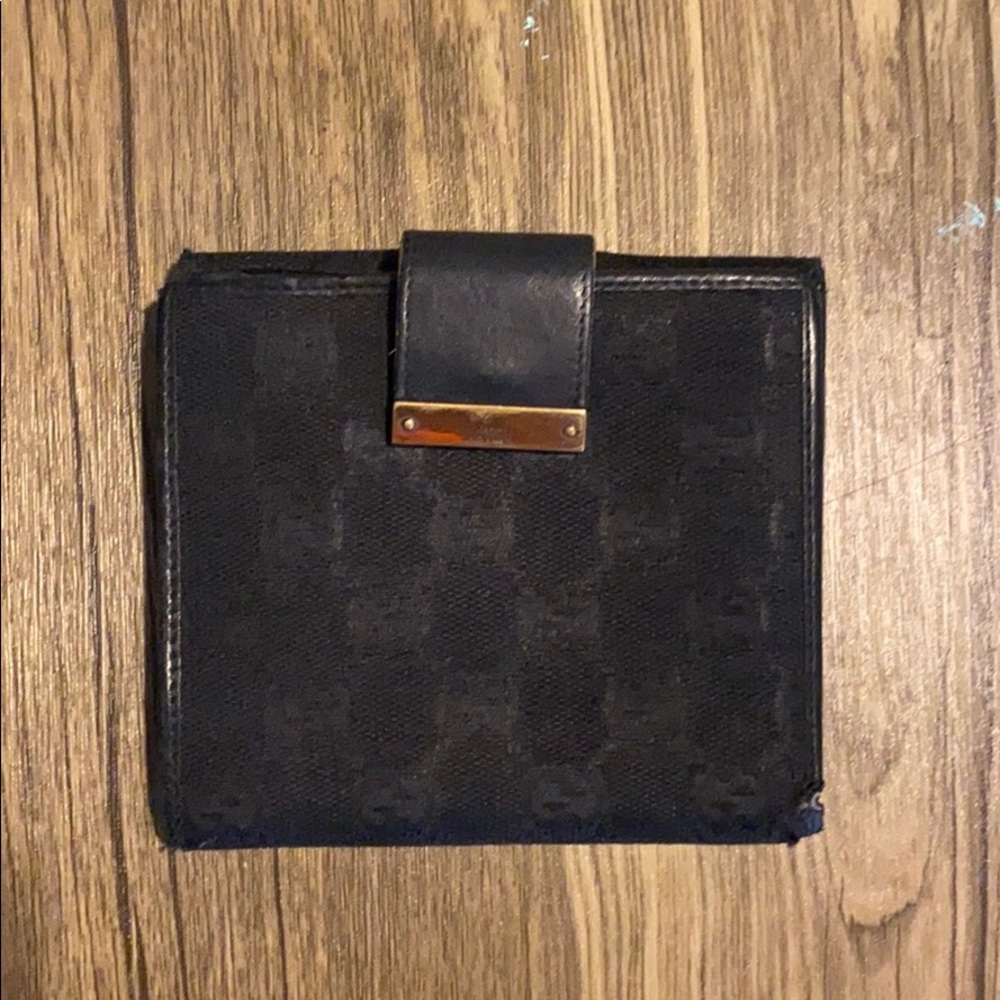 Black Logo Gucci Wallet - Authentic